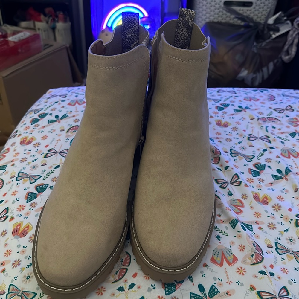 Tan Universal Thread Ankle Boots - Women’s Size 10